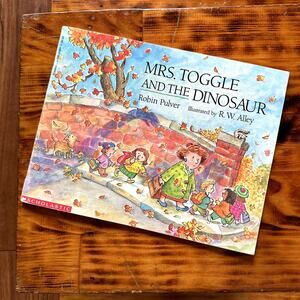 Vintage 1993 Mrs. Toggle And The Dinosaur Paperback Book
